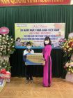 Học sinh nhận máy tính của SGD&ĐT Hà Nội ngày 20/11/2021