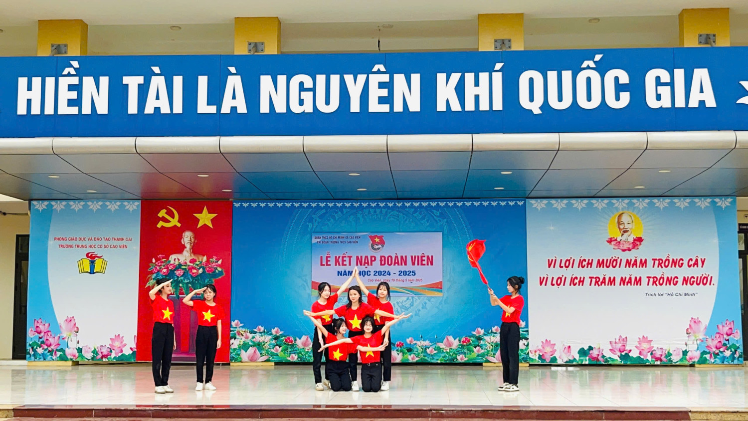 CHI ĐOÀN TRƯỜNG THSC CAO VIÊN TỔ CHỨC LỄ KẾT NẠP ĐOÀN VIÊN NĂM HỌC 2024-2025